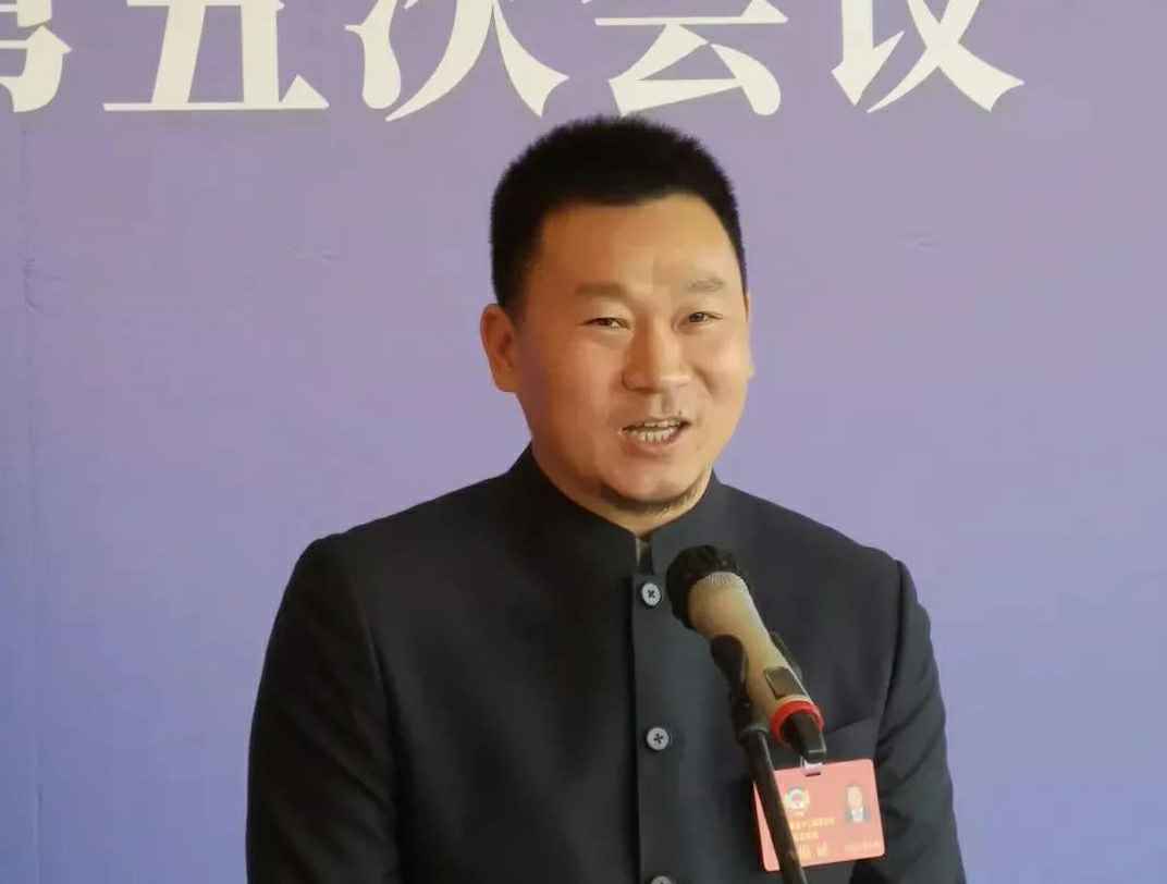 202204221343.jpg 为进一步展示市政协团结、民主、开放、自信的形象,向市民和网友展示政协委员的履职风采,中山市政协十二届五次会议在2月4日上午开幕前开设“委员通道”,市政协委员、OG视讯·(中国区)官方网站公司总经理陈朝阳走进“委员通道”,回应社会关切的问题。他就如何做好城市应急管理规划的问题进行发言,并回答记者提问。.jpg